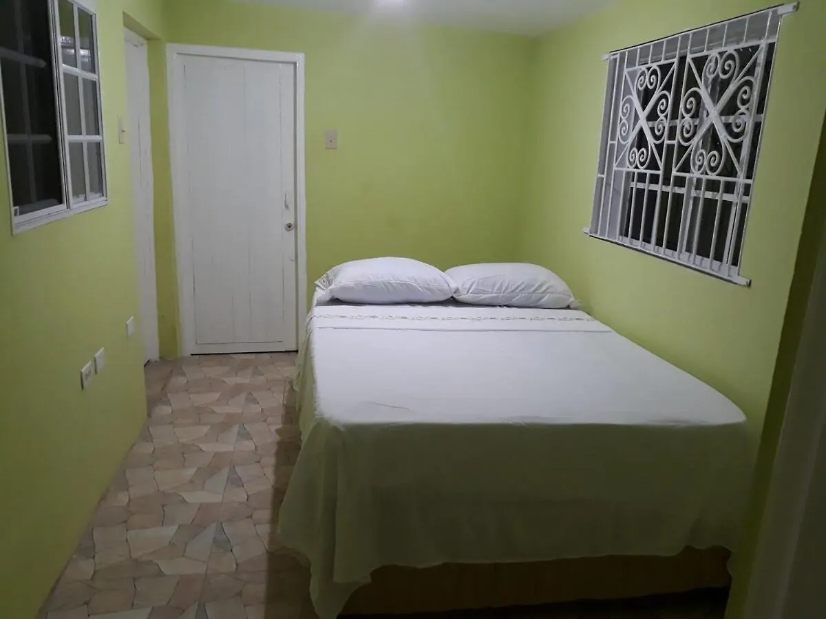 Palm Circle Family Home Apt 2 With Parking And Wifi Μοντέγκο Μπέυ