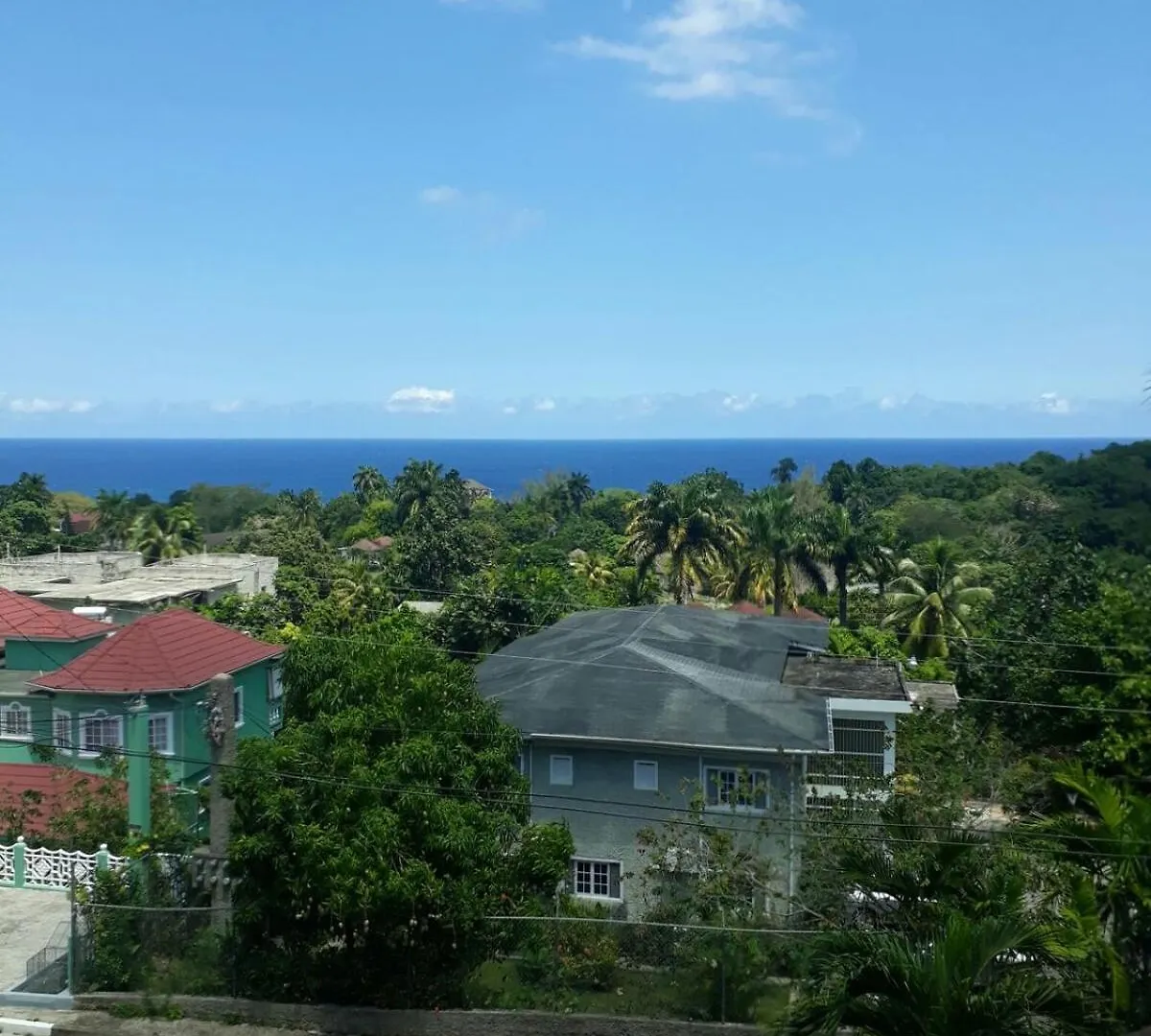 Palm Circle Family Home Apt 2 With Parking And Wifi Montego Bay 0*,